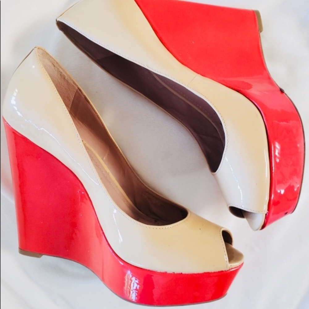 VINCE CUMOTO Cream & Orange High Heel Platform